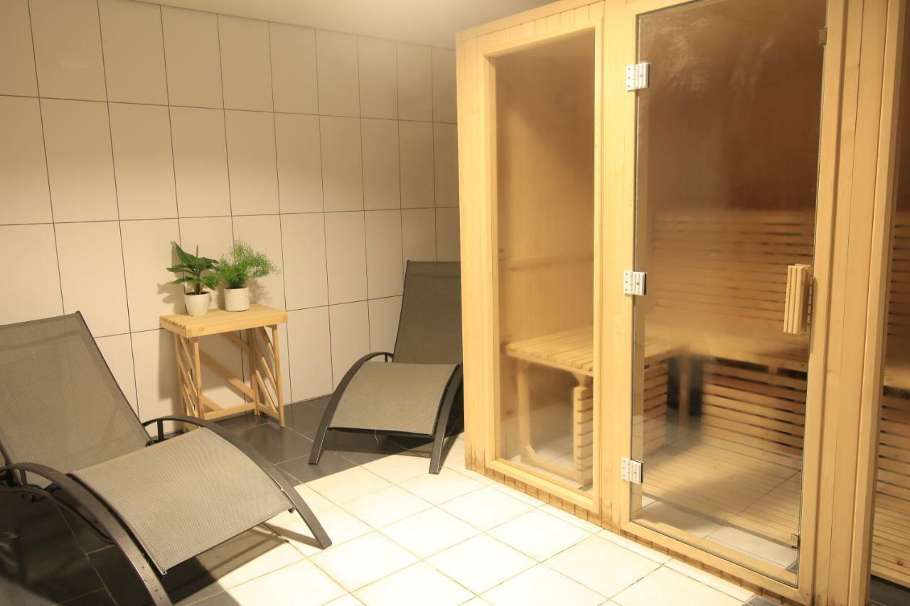 Luxus Familienvilla Mit Jacuzzi & Sauna Tzummarum Exterior photo