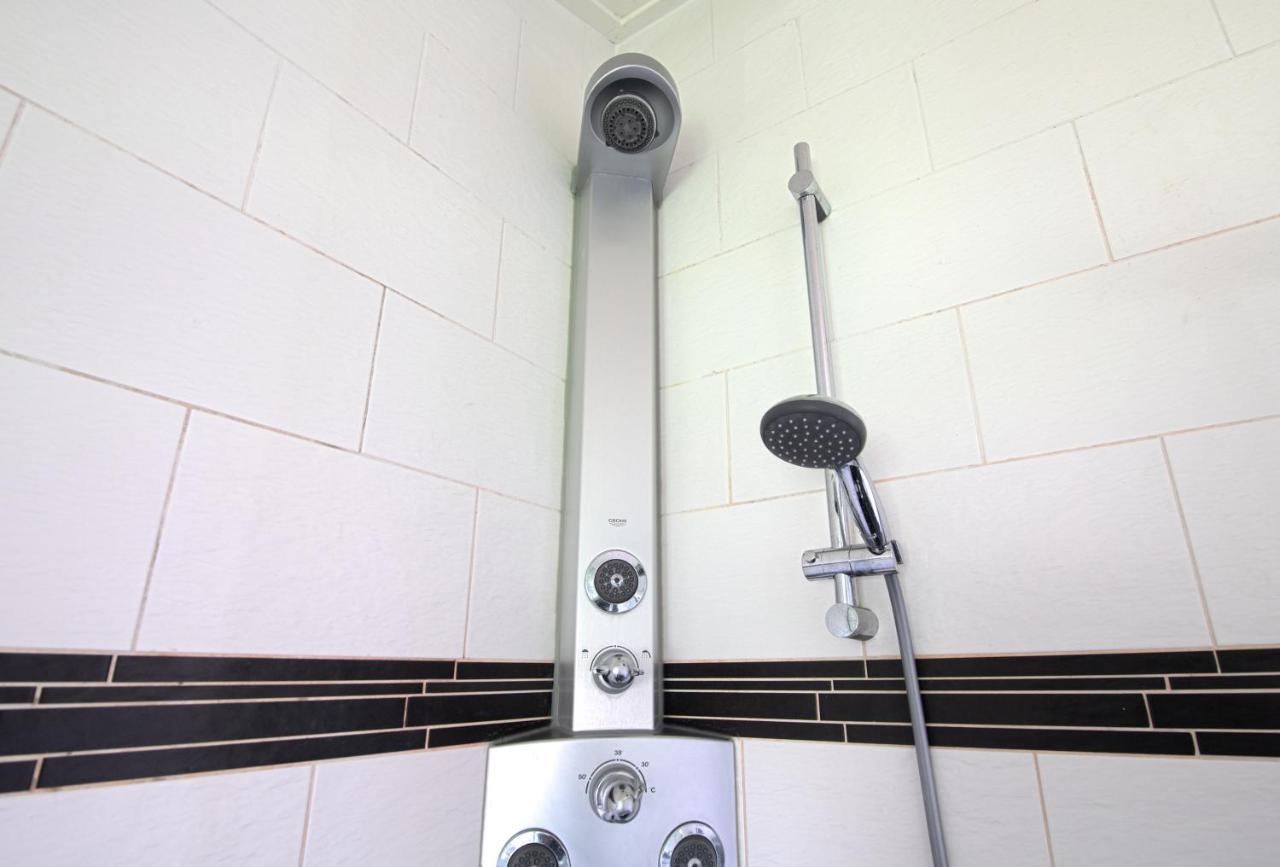 Luxus Familienvilla Mit Jacuzzi & Sauna Tzummarum Exterior photo